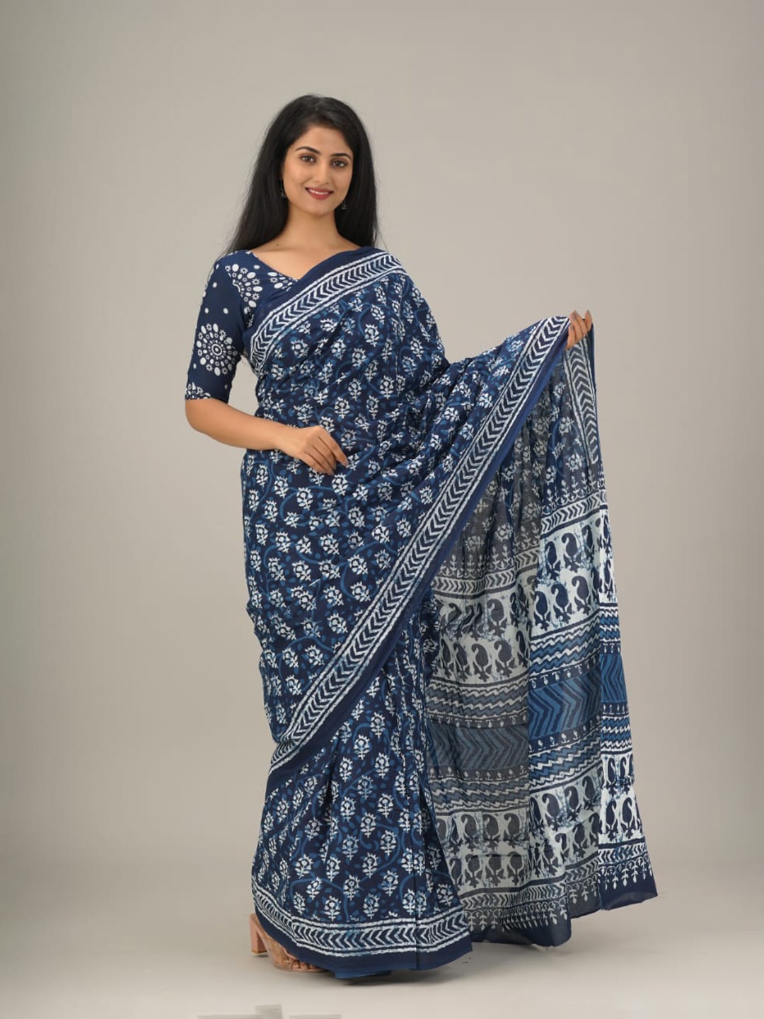

KIAARON Floral Printed Pure Cotton Saree, Blue