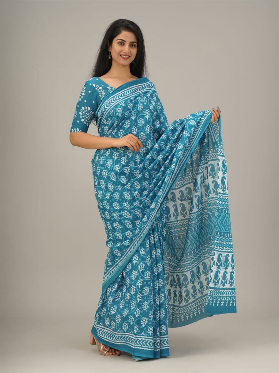 

KIAARON Floral Printed Pure Cotton Saree, Blue