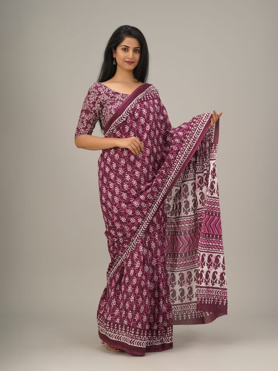 

KIAARON Floral Pure Cotton Block Print Saree, Purple