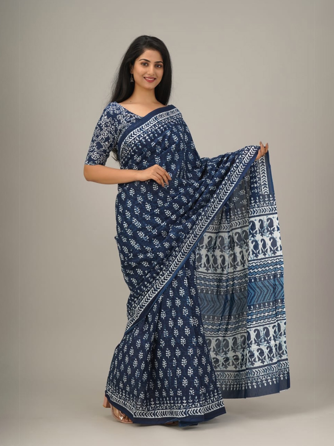 

KIAARON Floral Printed Pure Cotton Saree, Blue