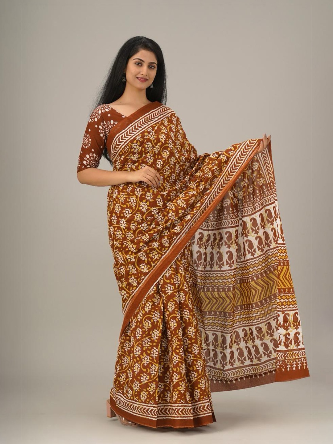 

KIAARON Floral Pure Cotton Block Print Saree, Mustard