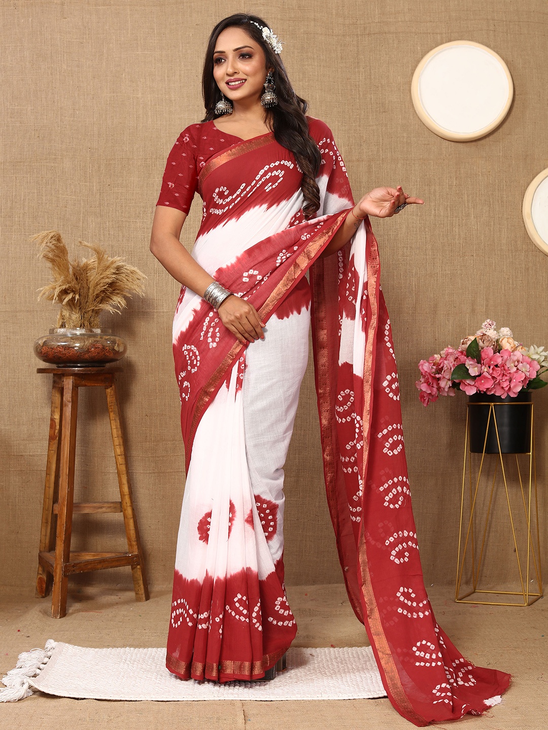 

KALINI Bandhani Printed Zari Saree, Red