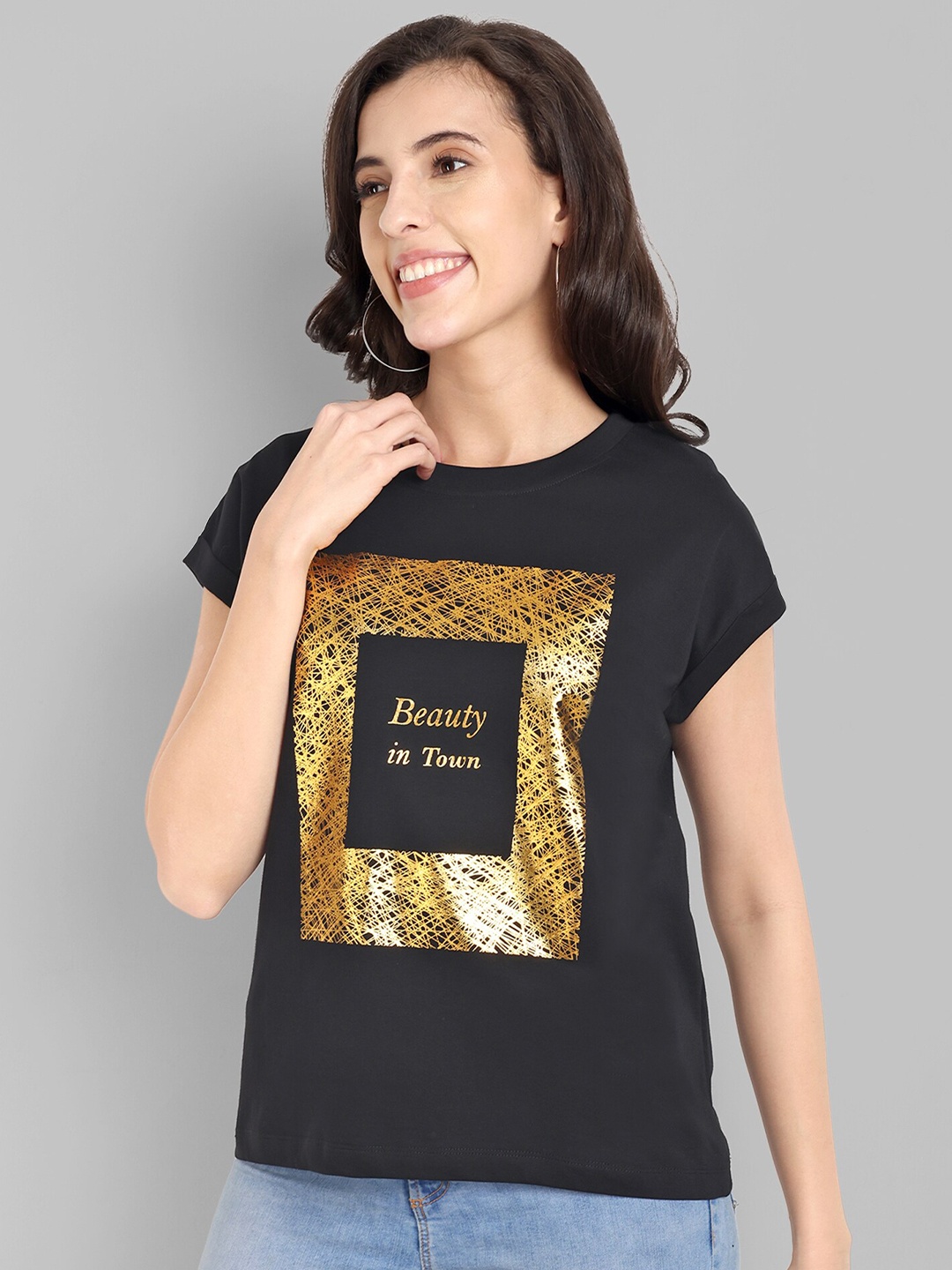 

HEYLAY Graphic Printed Extended Sleeves T-shirt, Black