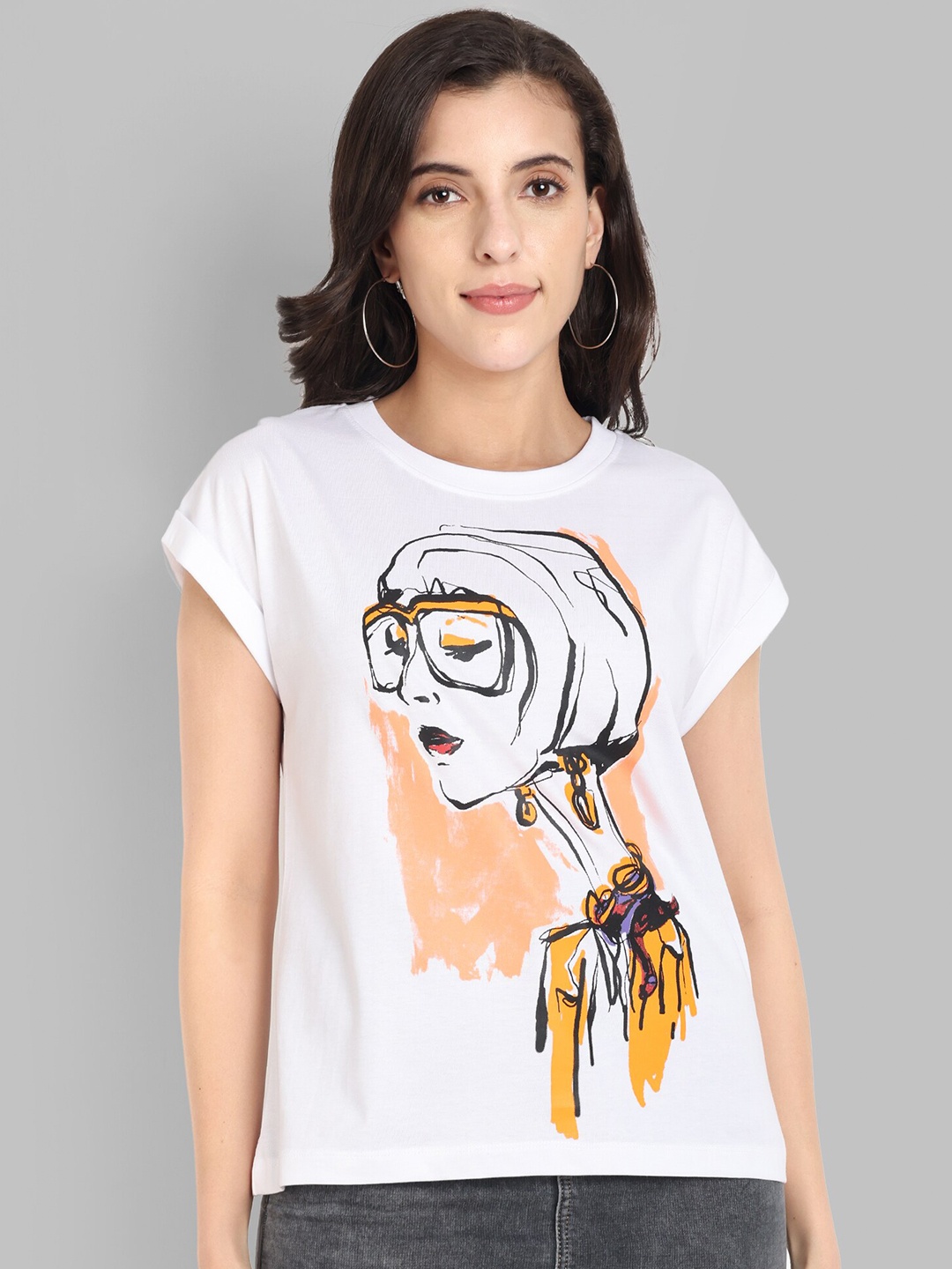 

HEYLAY Graphic Printed Extended Sleeves T-shirt, White
