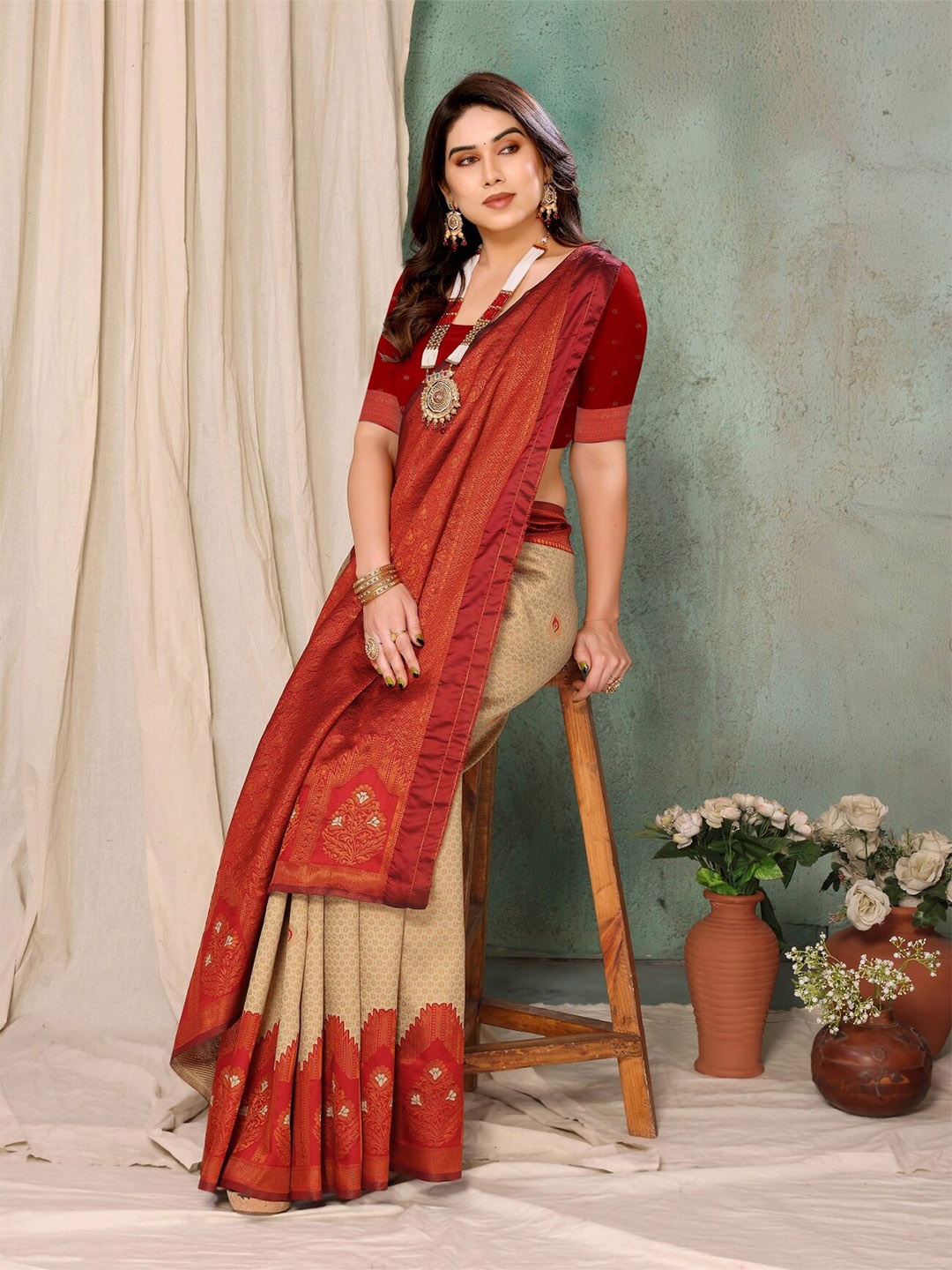 

vj fashion Ethnic Motifs Woven Design Zari Banarasi Saree, Maroon