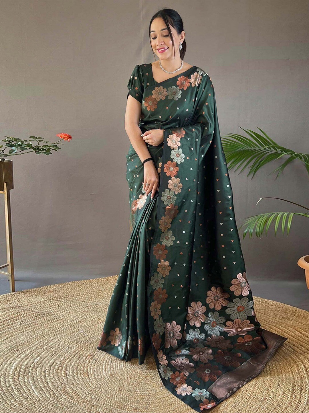 

bansari textiles Ethnic Motifs Woven Design Zari Silk Cotton Banarasi Saree, Green