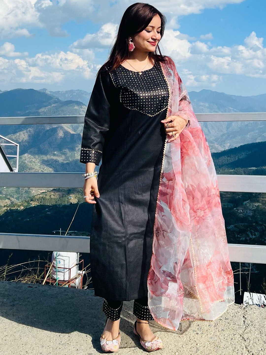 

Twika Yoke Design Regular Kurta & Trousers With Dupatta, Black