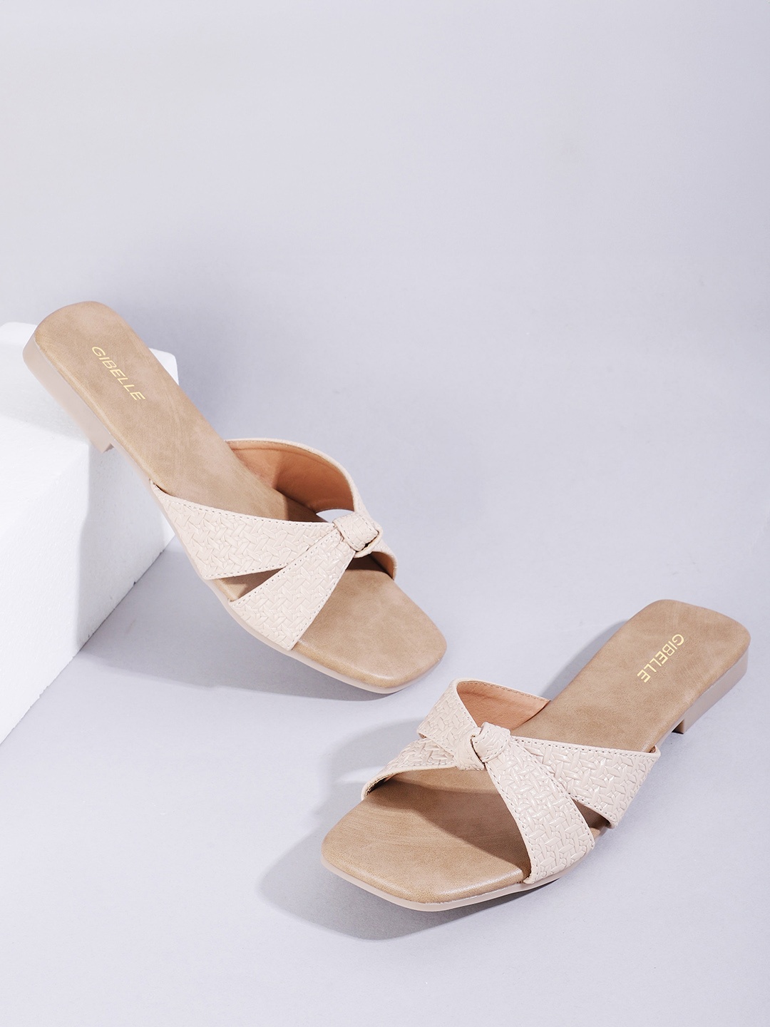 

Gibelle Textured One Toe Flats, Beige