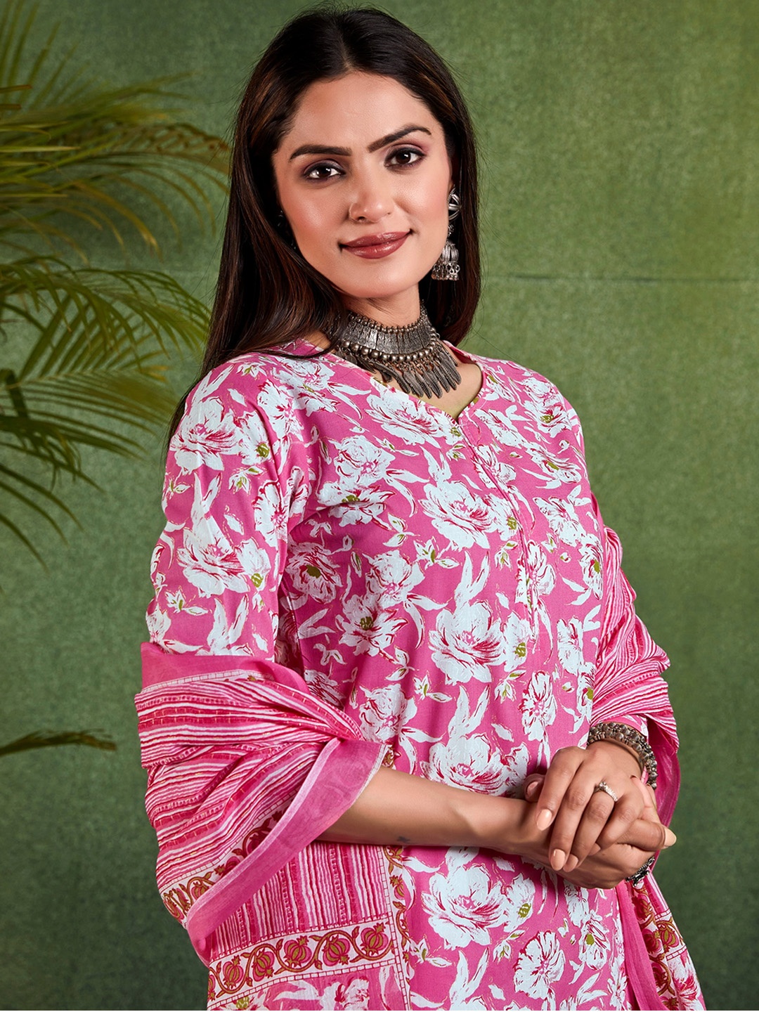 

Sangria Pink Floral Printed Regular Pure Cotton Kurta With Trousers & Dupatta