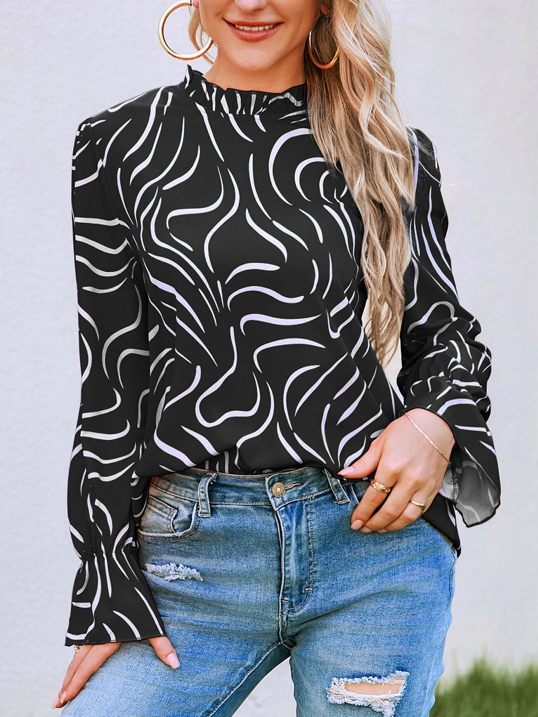 

StyleCast Black Abstract Print Puff Sleeve Top