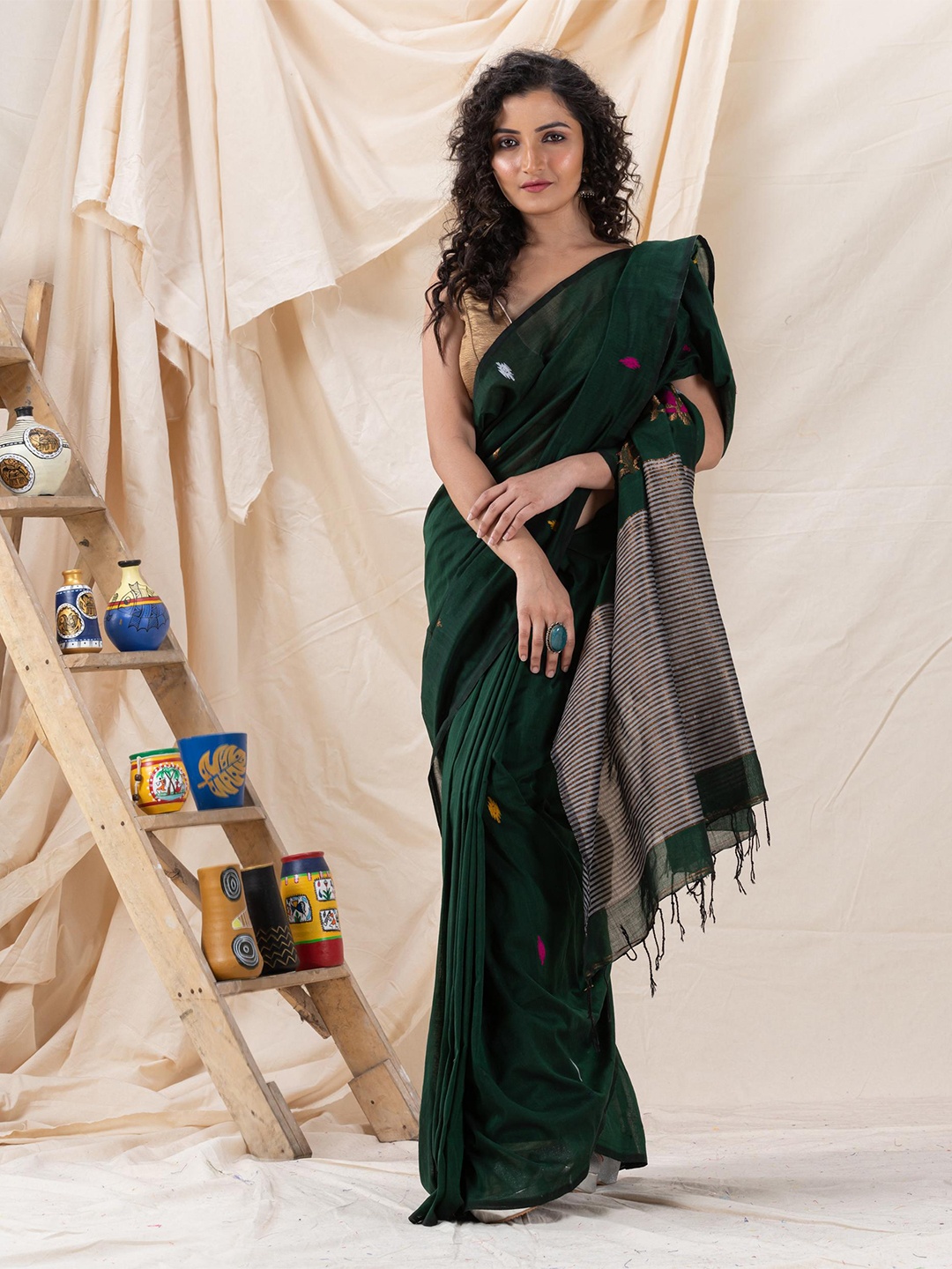 

Angoshobha Abstract Woven Design Pure Cotton Jamdani Saree, Green
