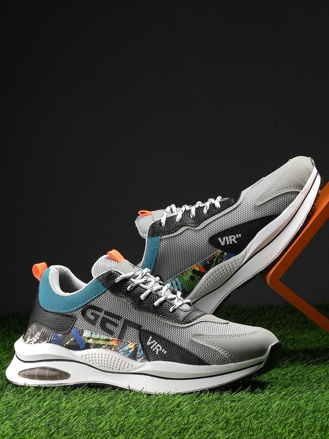 

ARIVO Men Textured Lightweight Sneakers, Multi