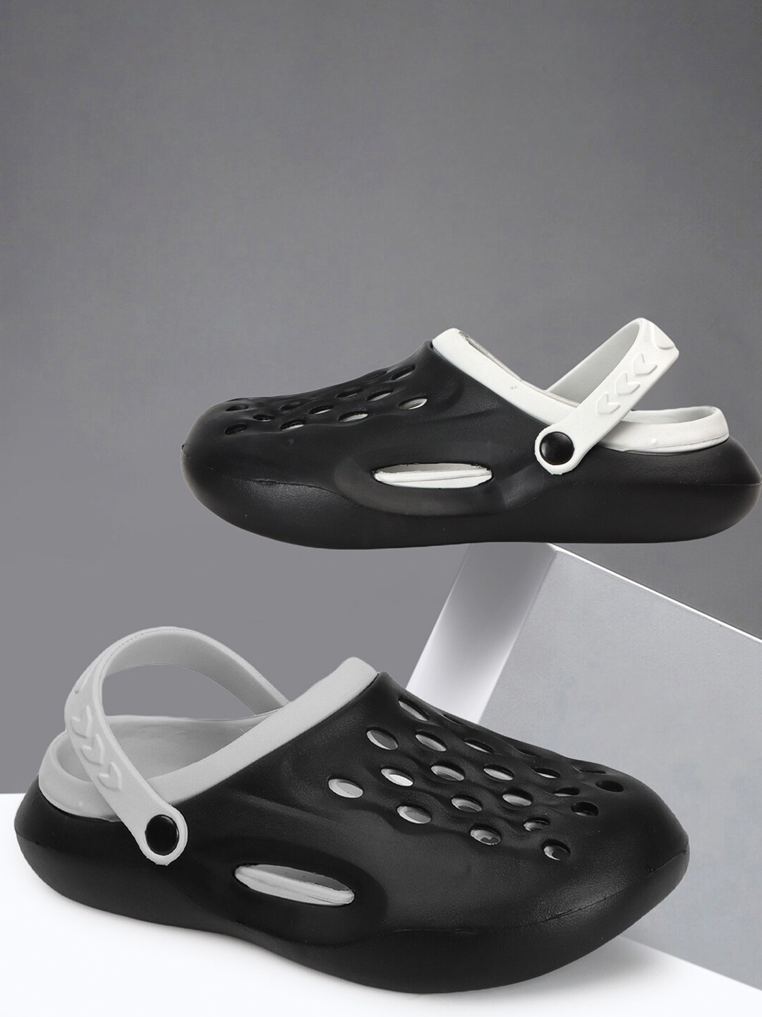 

The Roadster Lifestyle Co. Men Black Self Design Clogs