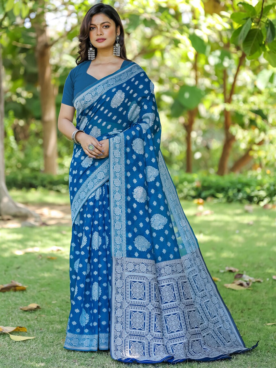 

trihut Ethnic Motifs Woven Design Zari Banarasi Saree, Navy blue