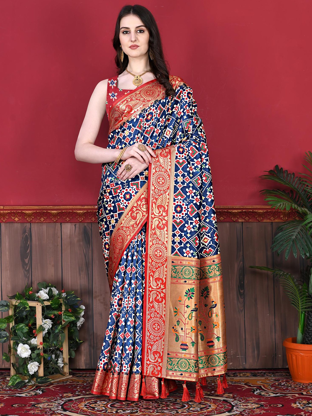 

PATIALAPICKS Woven Design Zari Pure Silk Paithani Saree, Navy blue