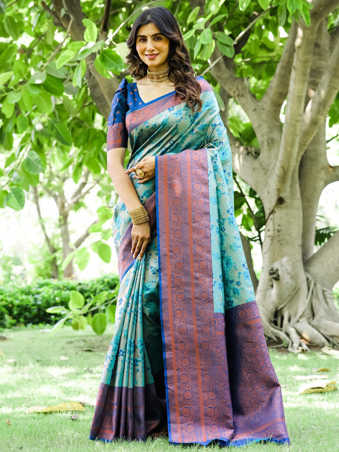 

trihut Floral Woven Design Zari Kanjeevaram Saree, Green