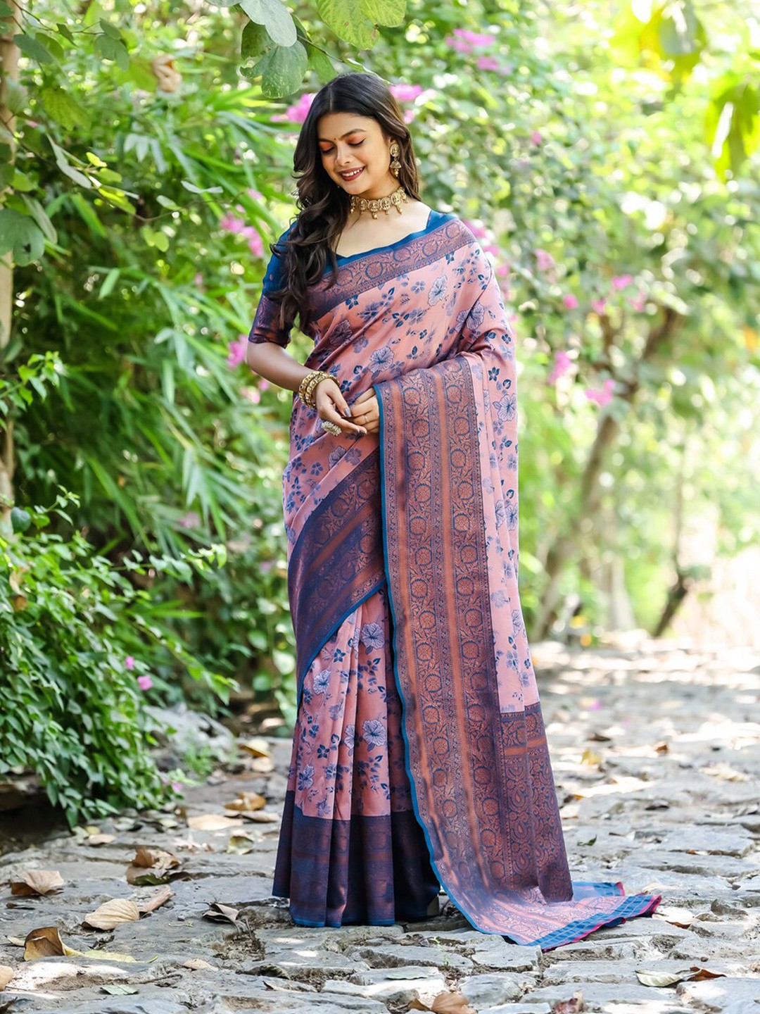 

trihut Floral Woven Design Zari Kanjeevaram Saree, Pink