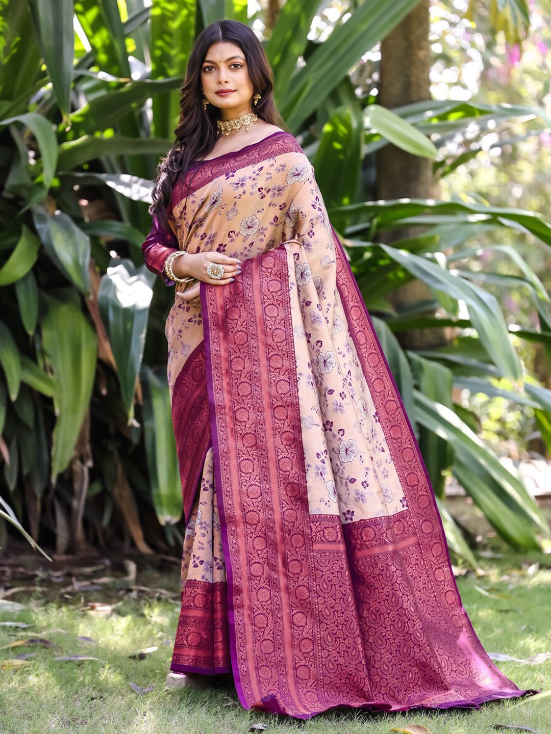 

trihut Floral Woven Design Zari Kanjeevaram Saree, Pink