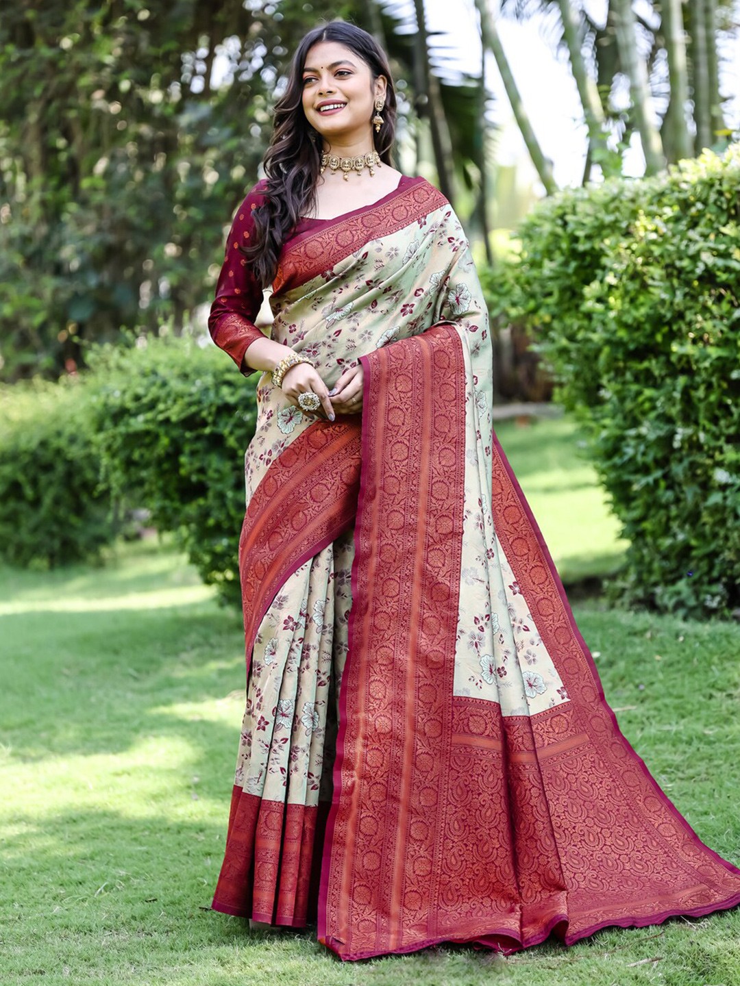 

trihut Floral Woven Design Zari Kanjeevaram Saree, Green