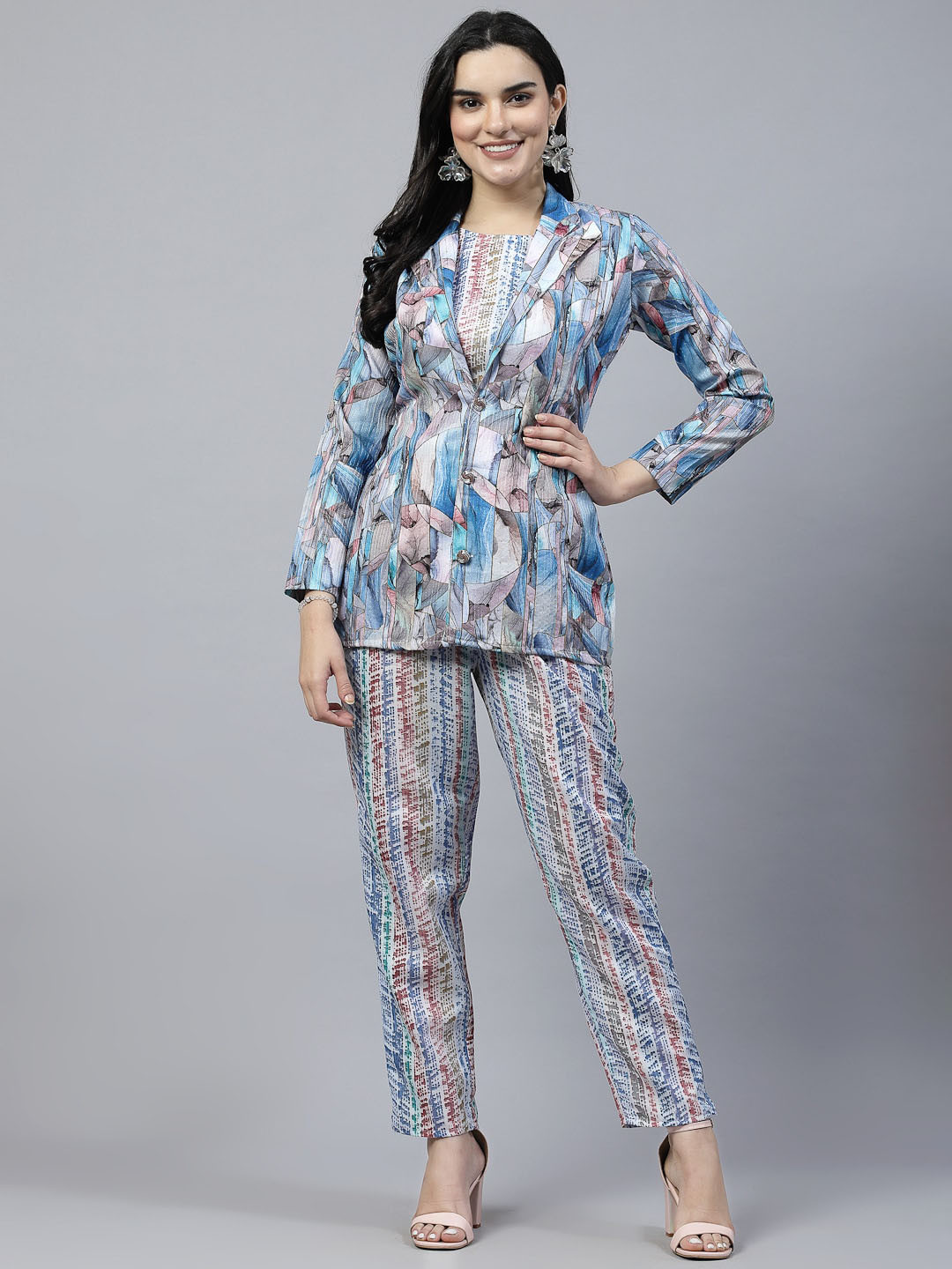 

18 ATTITUDE Printed Crop Top & Trousers With Waistcoat, Blue