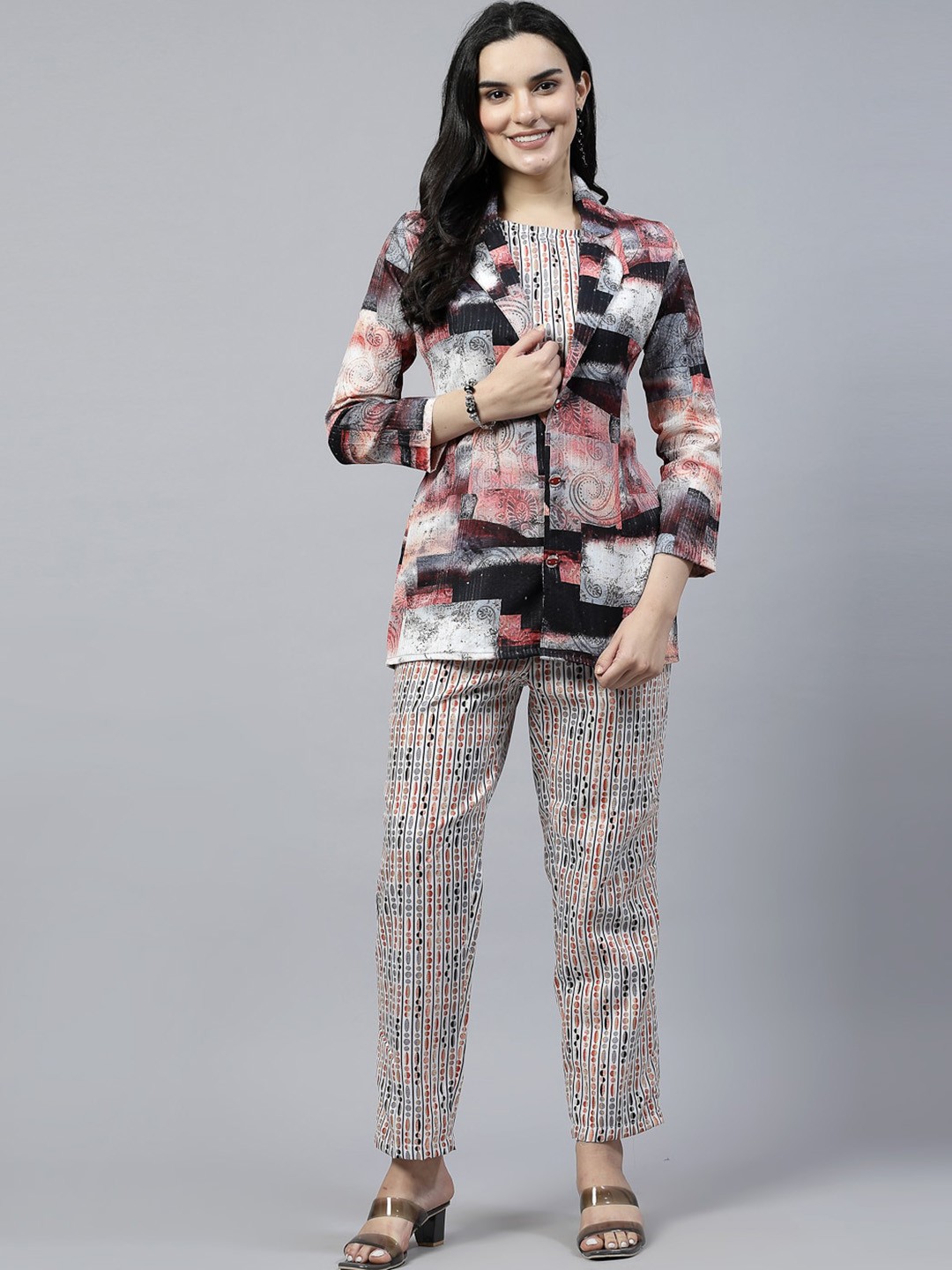 

18 ATTITUDE Printed Crop Top & Trousers With Waistcoat, Maroon