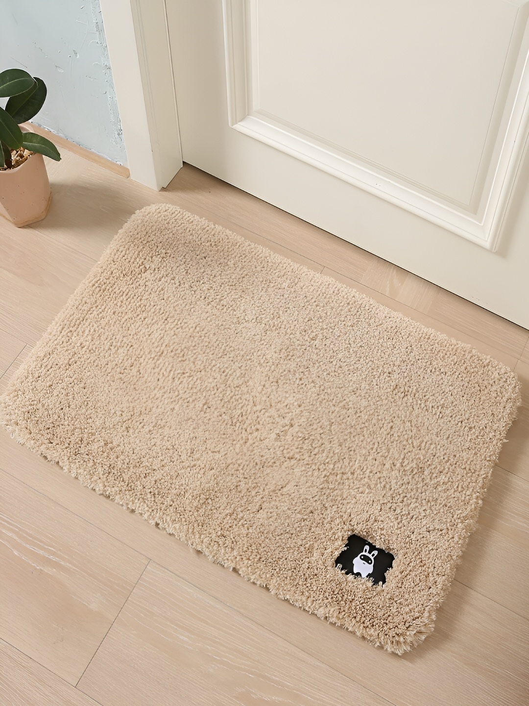 

HOKIPO Beige Microfiber Shaggy Bath Rug