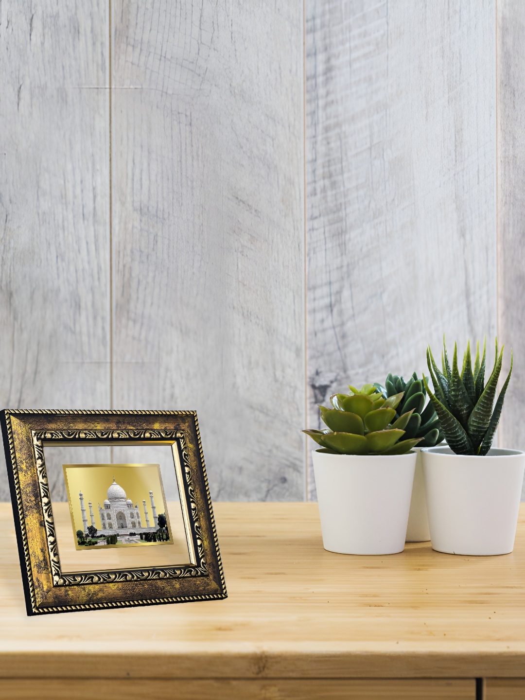 

DIVINITI Gold-Toned & Black Taj Mahal Wooden Table Photo Frame