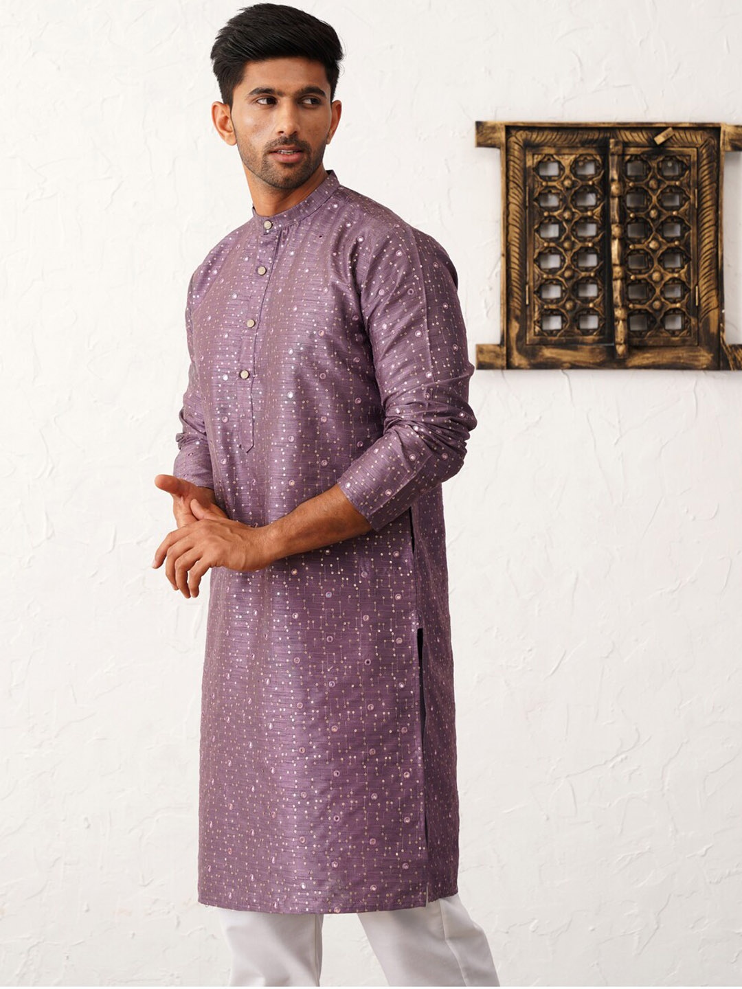 

Jompers Geometric Embroidered Mirror Work Mandarin Collar Silk Cotton Straight Kurta, Purple