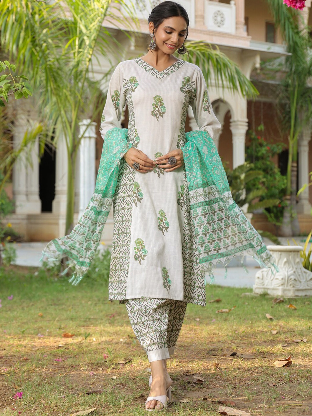 

KALINI Ethnic Motifs Printed Kurta With Salwar & Dupatta, White