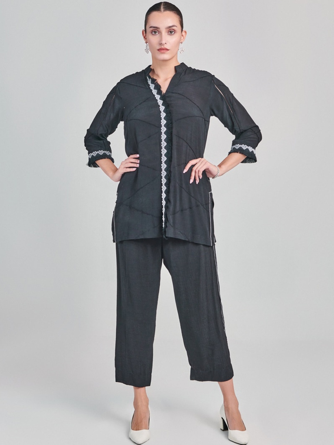 

ONE KNOT ONE Top With Trousers Co-Ords, Black