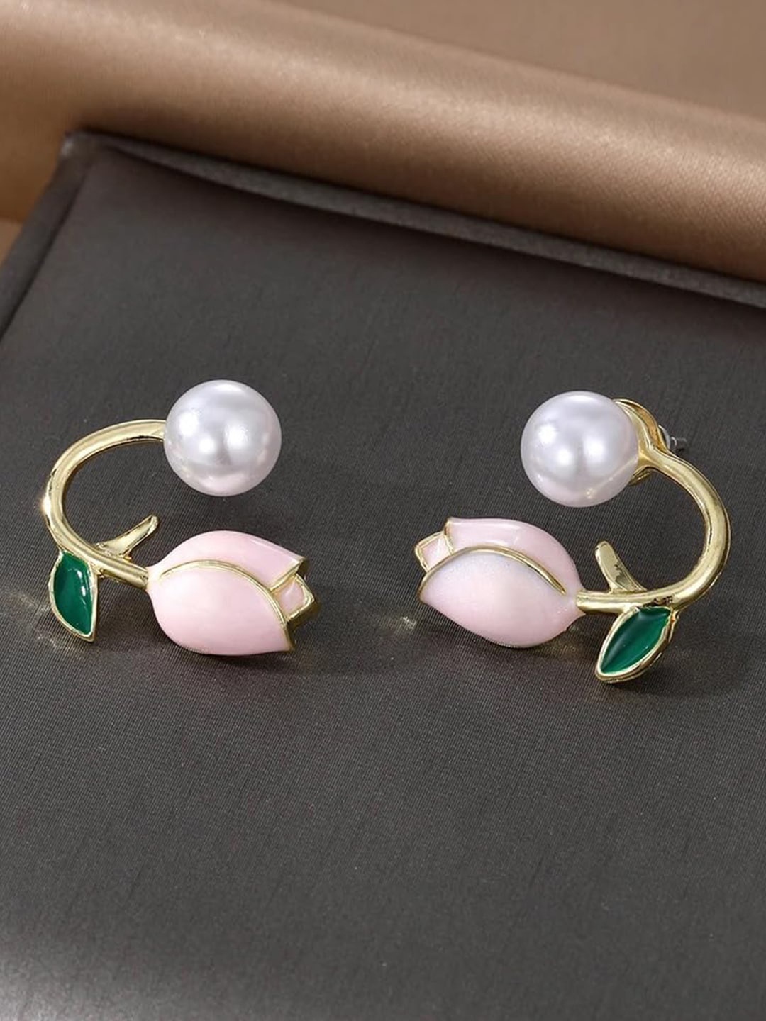 

DressBerry White Gold-Plated Floral Studs Earrings