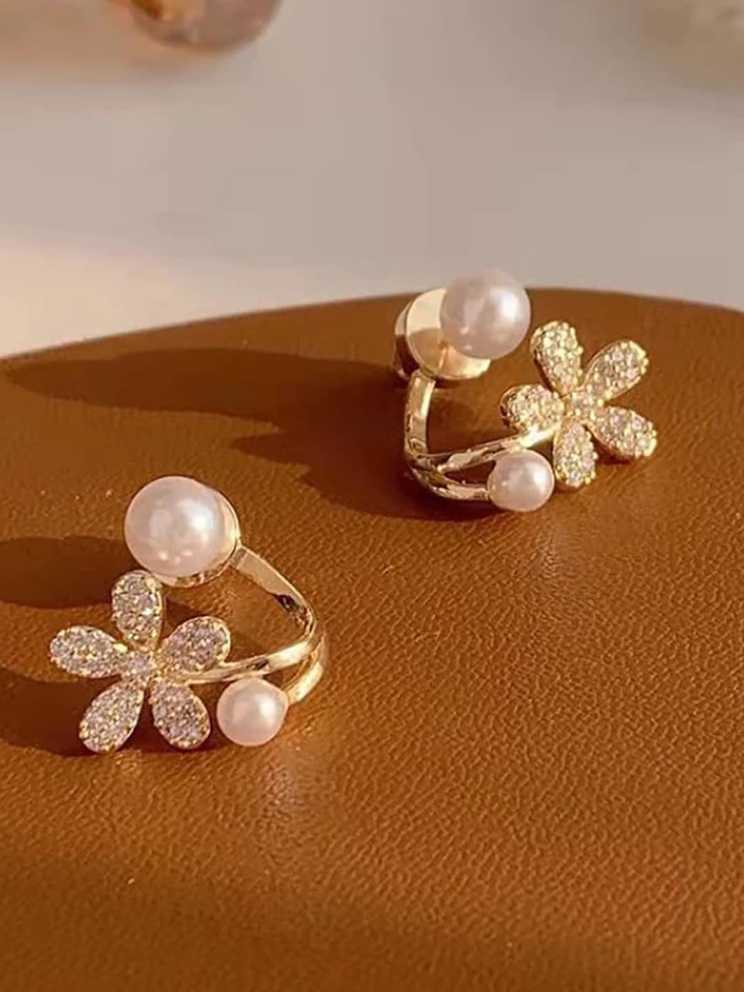 

DressBerry Set Of 2 White Gold-Plated Floral Studs Earrings