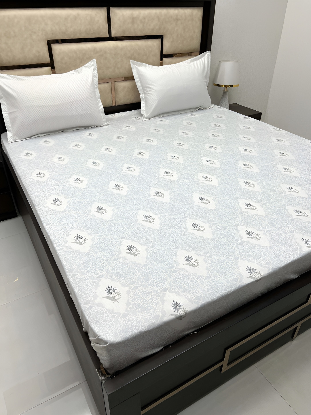 

Pure Decor Lifestyle Grey & White Floral Cotton 400 TC King Bedsheet with 2 Pillow Covers
