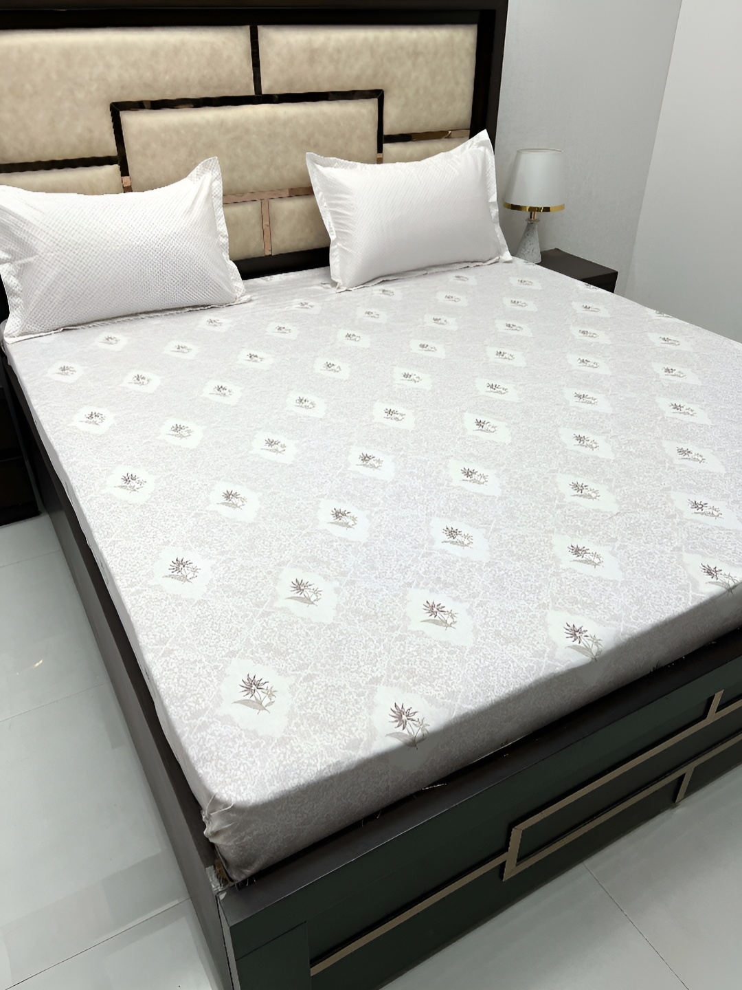 

Pure Decor Cotton King Size Double Bedsheet With 2 Pillow Covers 2.74m X 2.74m, Pink