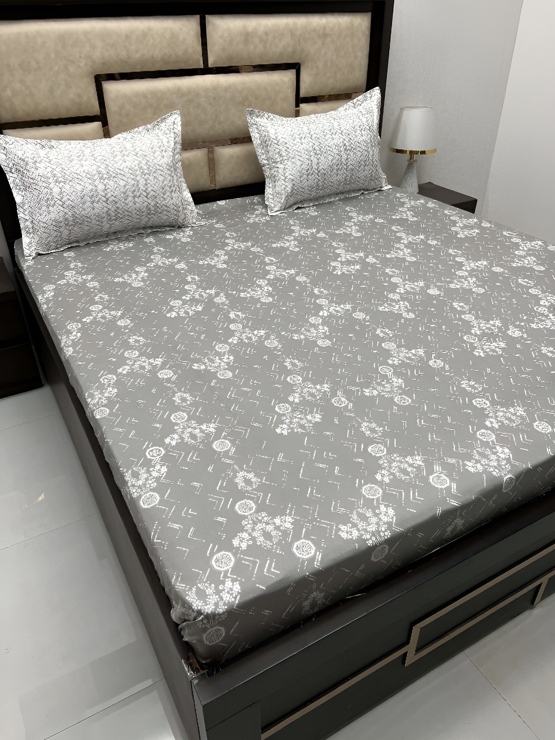 

Pure Decor Lifestyle Grey & White Floral Cotton 400 TC King Bedsheet With 2 Pillow Covers