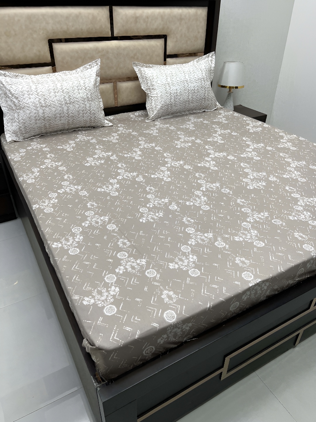 

Pure Decor Lifestyle Grey & White Floral Cotton 400 TC King Bedsheet with 2 Pillow Covers