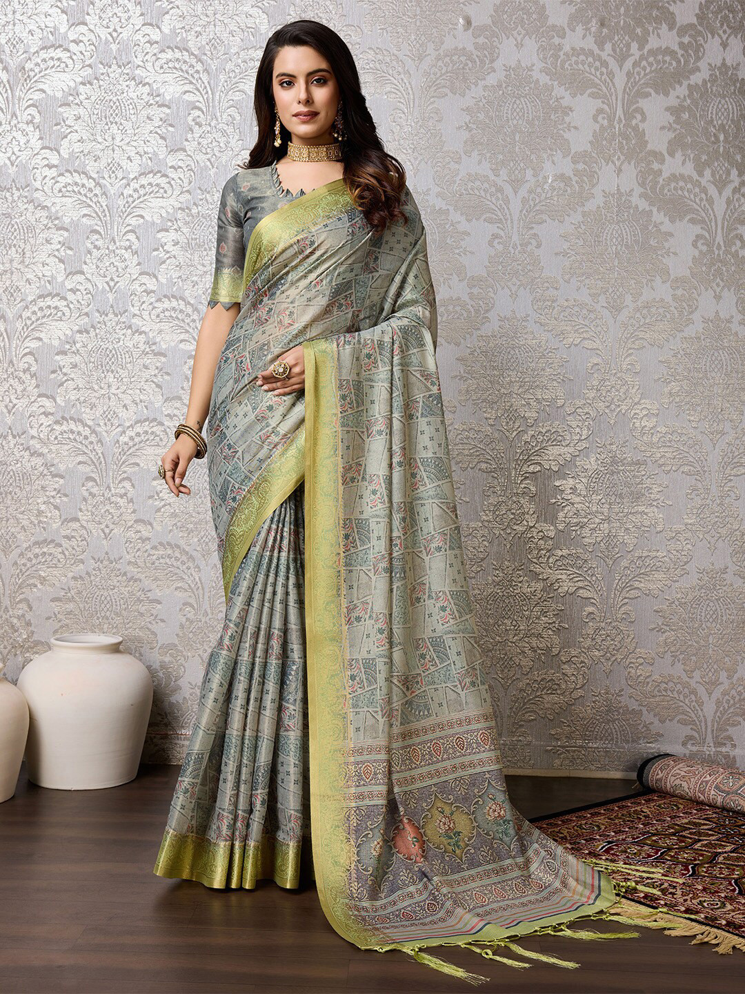 

Ishin Ethnic Motifs Printed Woven Design Zari Saree, Green