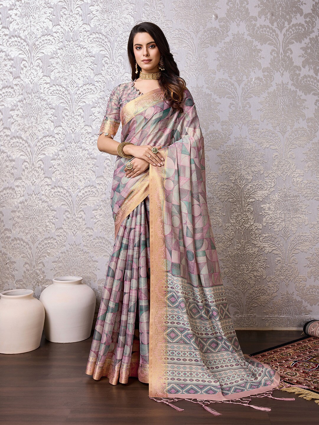 

Ishin Geometric Printed Woven Design Zari Saree, Pink