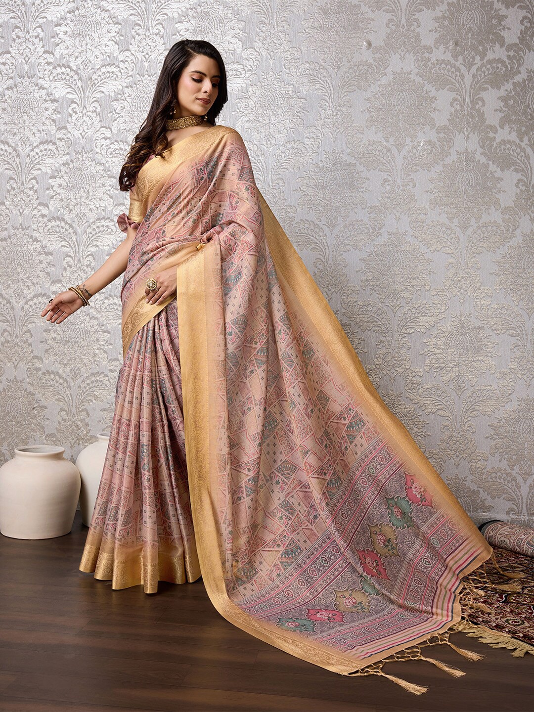 

Ishin Ethnic Motifs Printed Zari Saree, Peach