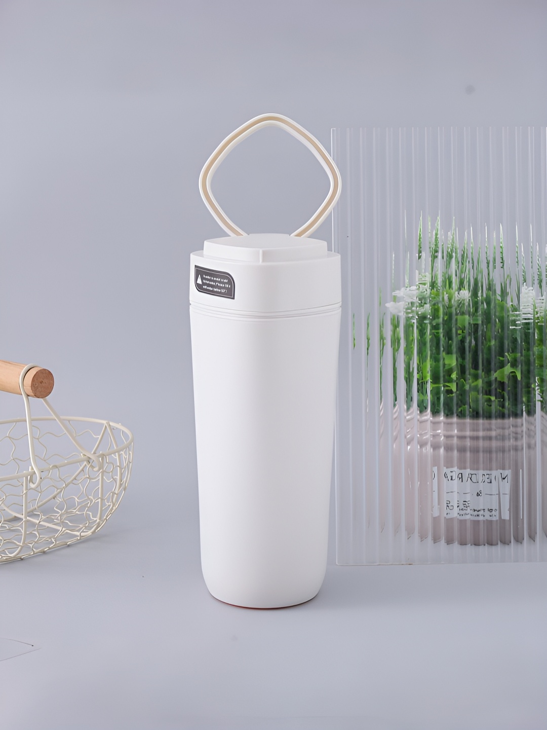 

The Better Home White Stainless Steel Matte Finish Coffee Mug With Lid 480 ml