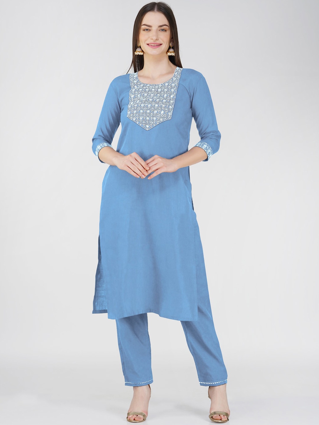 

ARADHNA Ethnic Motifs Yoke Design Regular Thread Work Kurta with Trousers, Blue