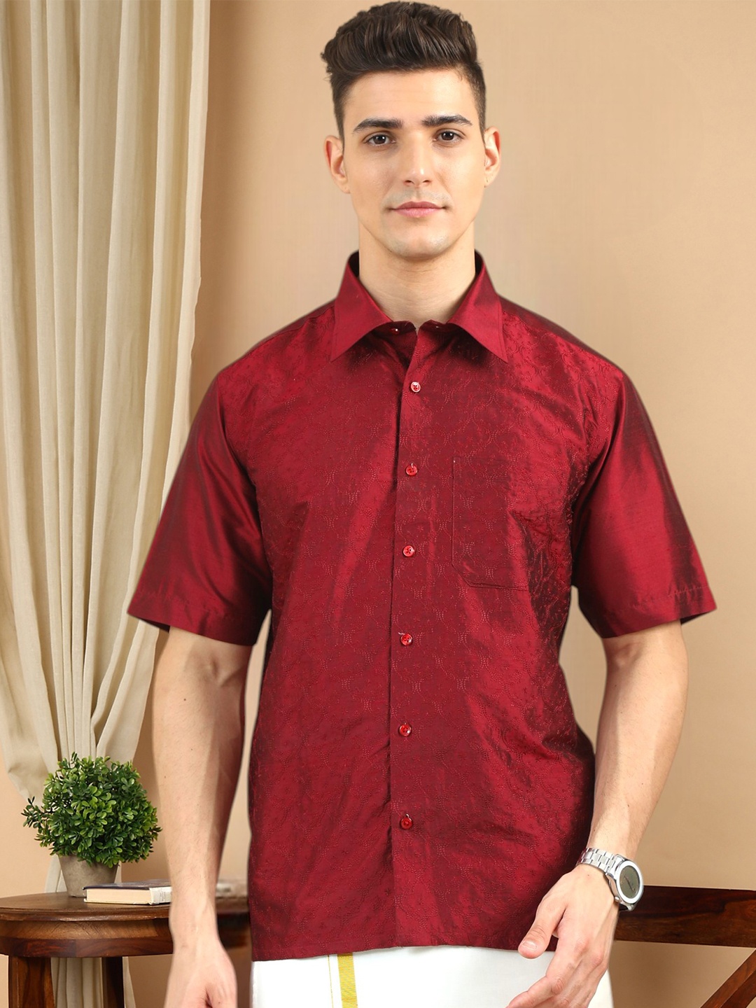 

TATTVA Classic Spread Collar Short Sleeves Casual Shirt, Maroon