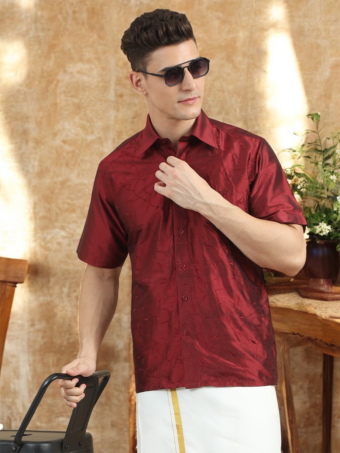 

TATTVA Classic Spread Collar Short Sleeves Casual Shirt, Maroon