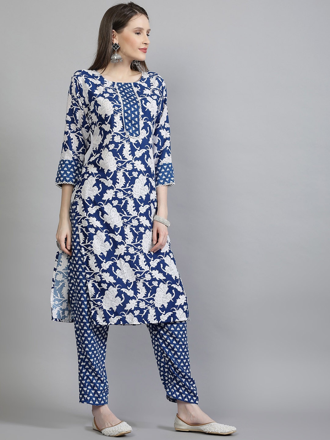 

BAESD Floral Printed Regular Three-Quarter Sleeves Round Neck Kurta with Trousers, Blue