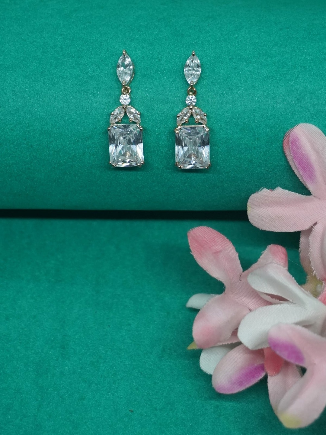 

Niscka Gold-Plated Contemporary Drop Earrings