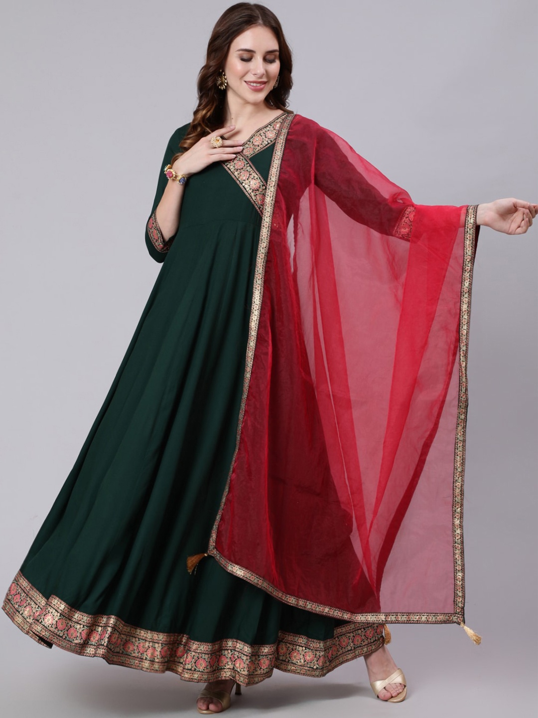 

GULMOHAR JAIPUR V-Neck Embellished Anarkali Kurta, Green