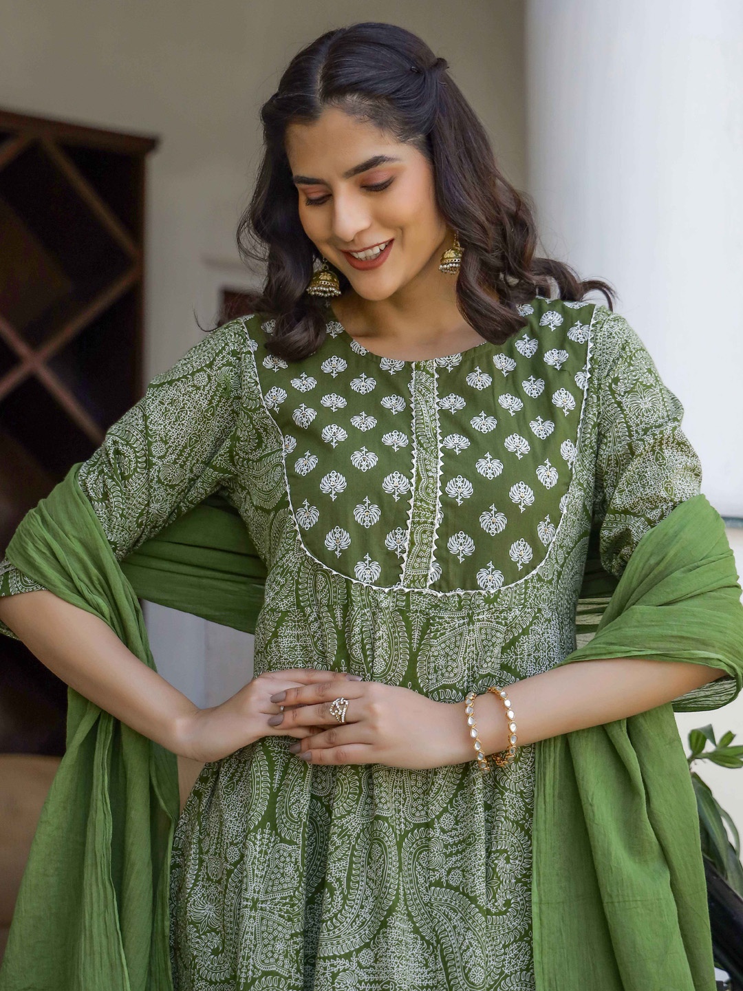 

mokshi Paisley Printed Regular Gotta Patti Pure Cotton Kurta with Palazzos & Dupatta, Green