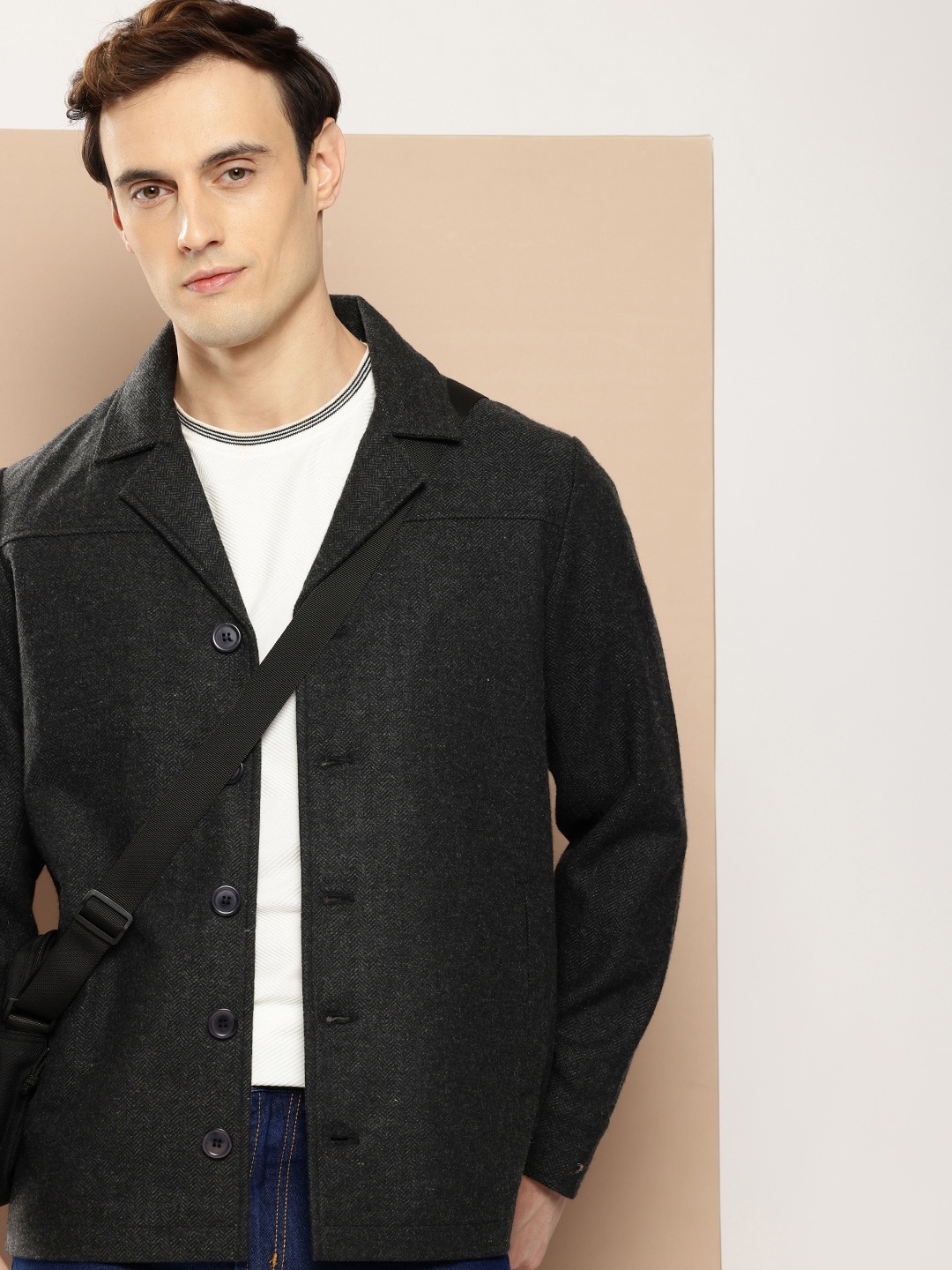 

INVICTUS Solid Notched Lapel Coat, Black