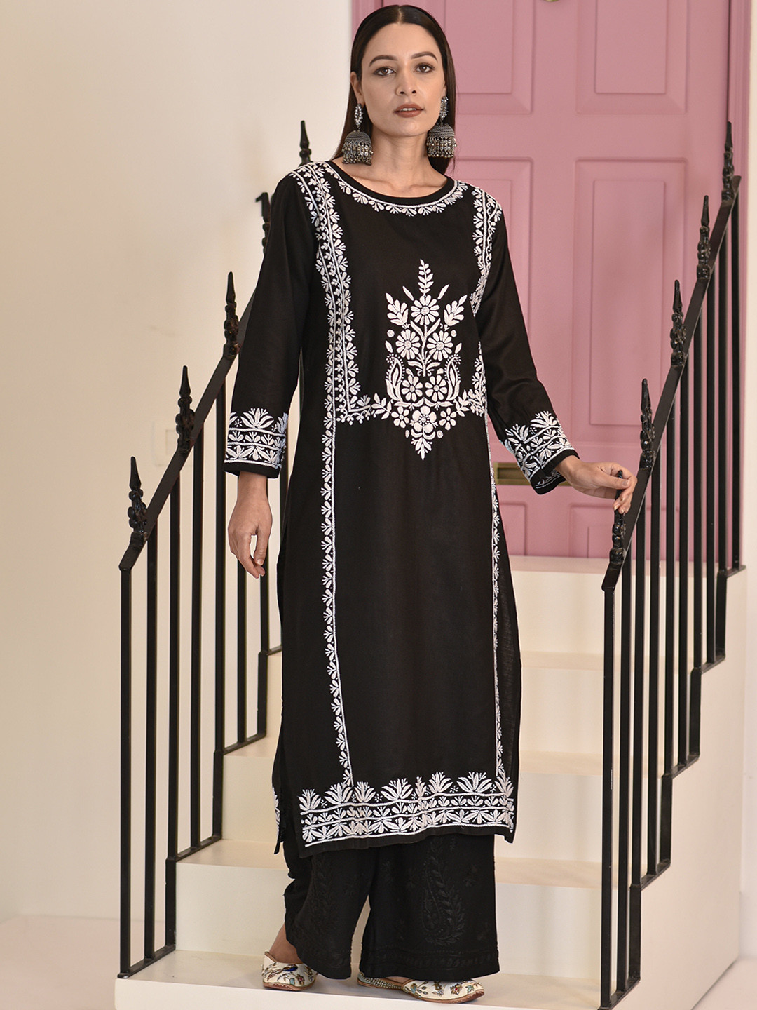 

House of Chikankari Floral Embroidered Long Sleeves Thread Work Cotton Straight Kurta, Black