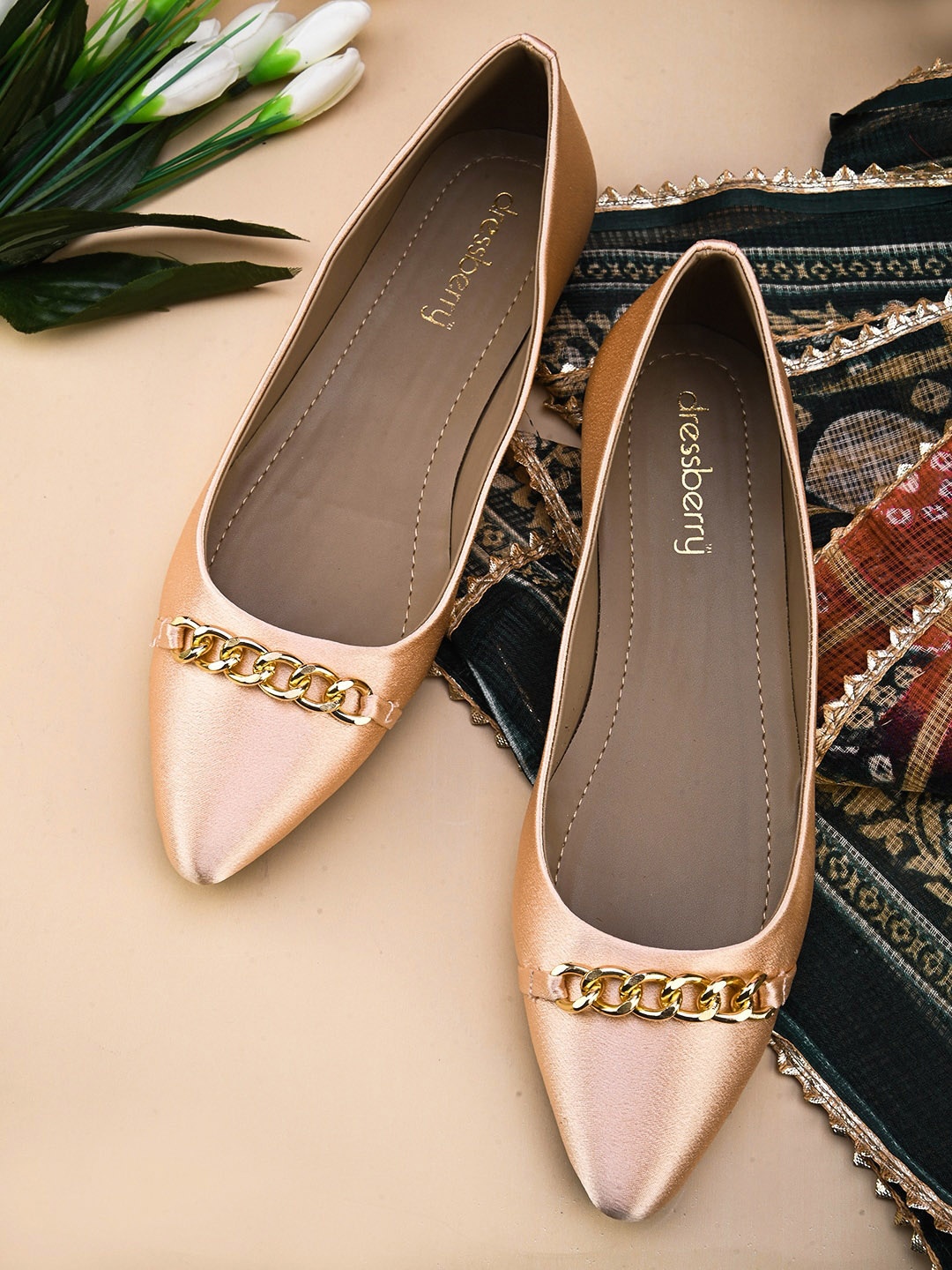 

DressBerry Rose Gold-Toned Pointed Toe Ballerinas